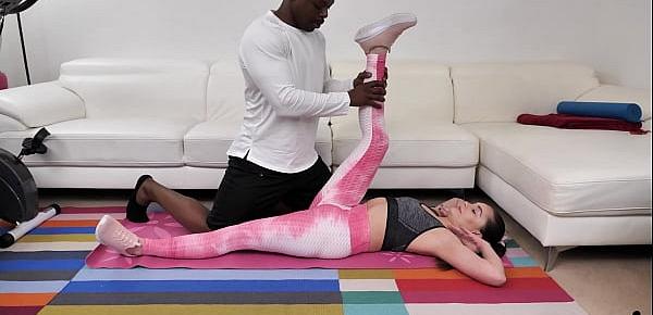  Petite fitness girl gets massage fucked by big dick trainer